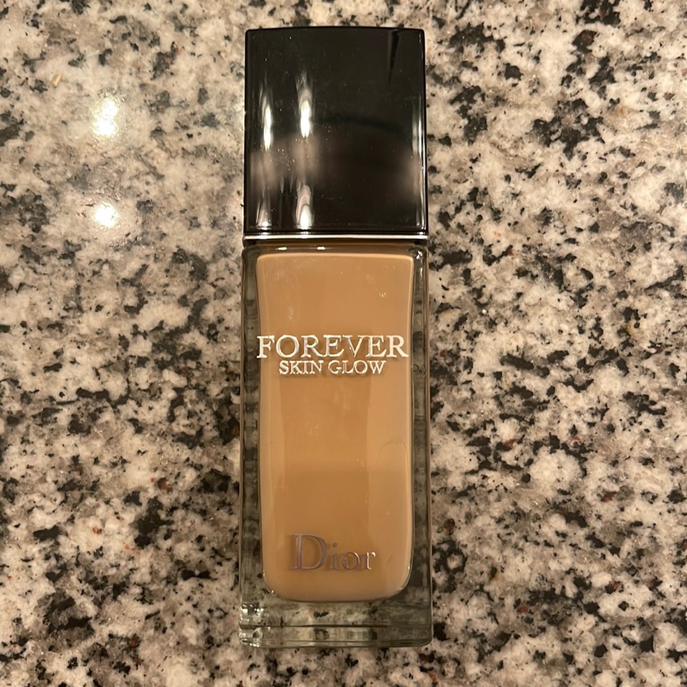 Dior Forever Skin Glow Foundation
